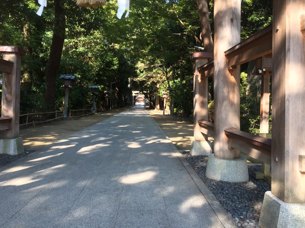 辛圀神社の参道