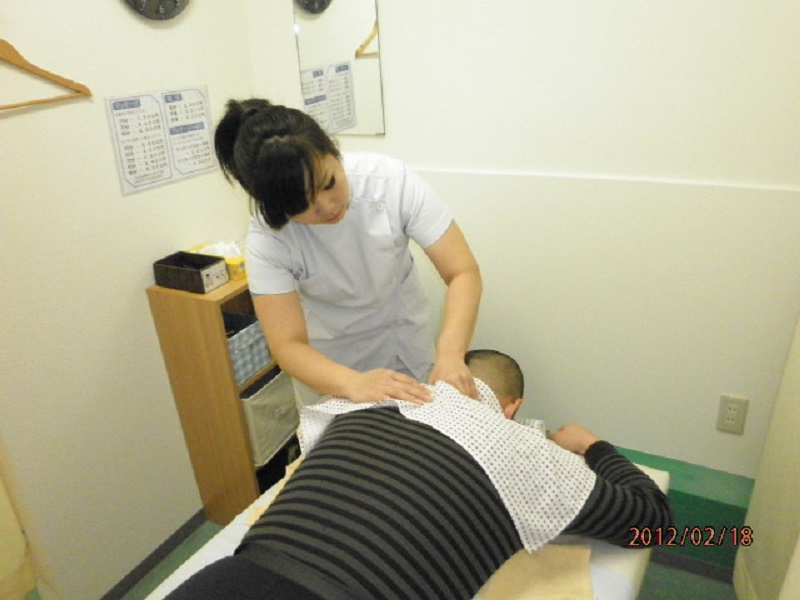 藤井寺のあんり治療院の国家資格者藤井舞のマッサージ風景２