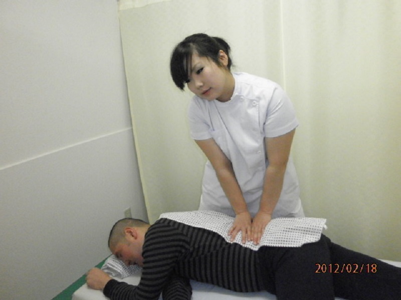 藤井寺のあんり治療院の国家資格者藤井舞のマッサージ風景５