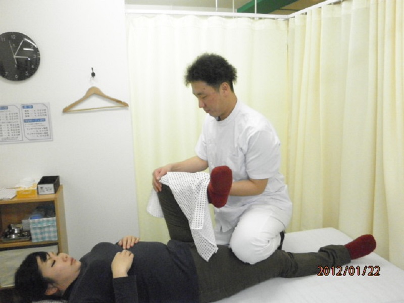 藤井寺のあんり治療院の国家資格者藤井理宇のマッサージ風景６